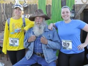 Lost Dutchman Marathon runners